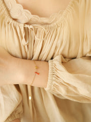 Brățara „Amor Auriu” cu Inimioară și Talisman Roșu - Sentimente Gravate