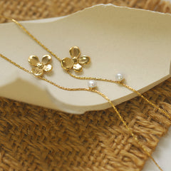 Colier „Floare de Aur” cu Perlă Delicată - Sentimente Gravate