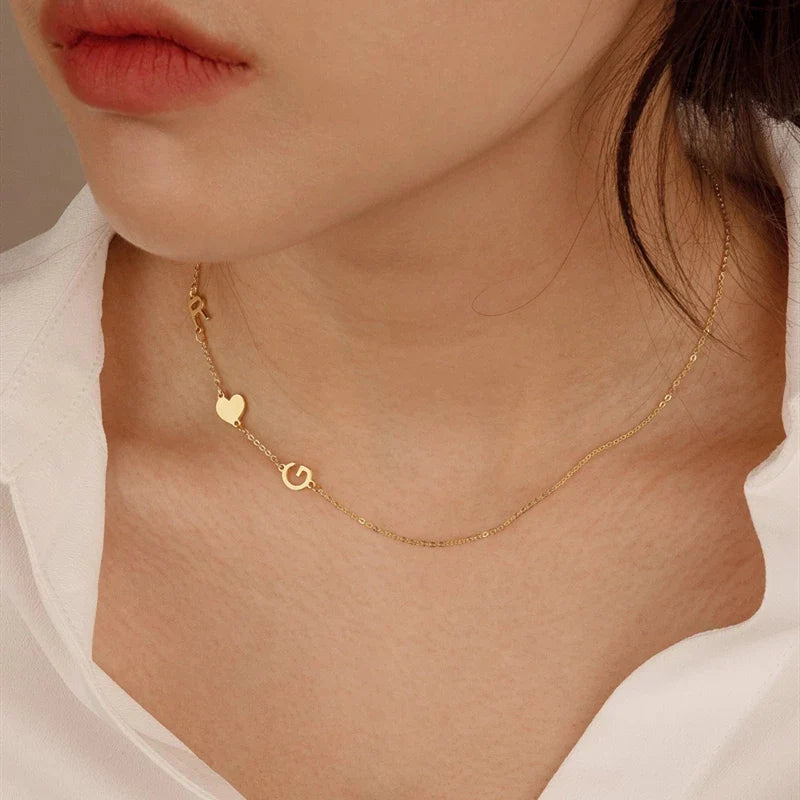 Colier cu litere, numere si simboluri placate cu Aur 18K - Sentimente Gravate