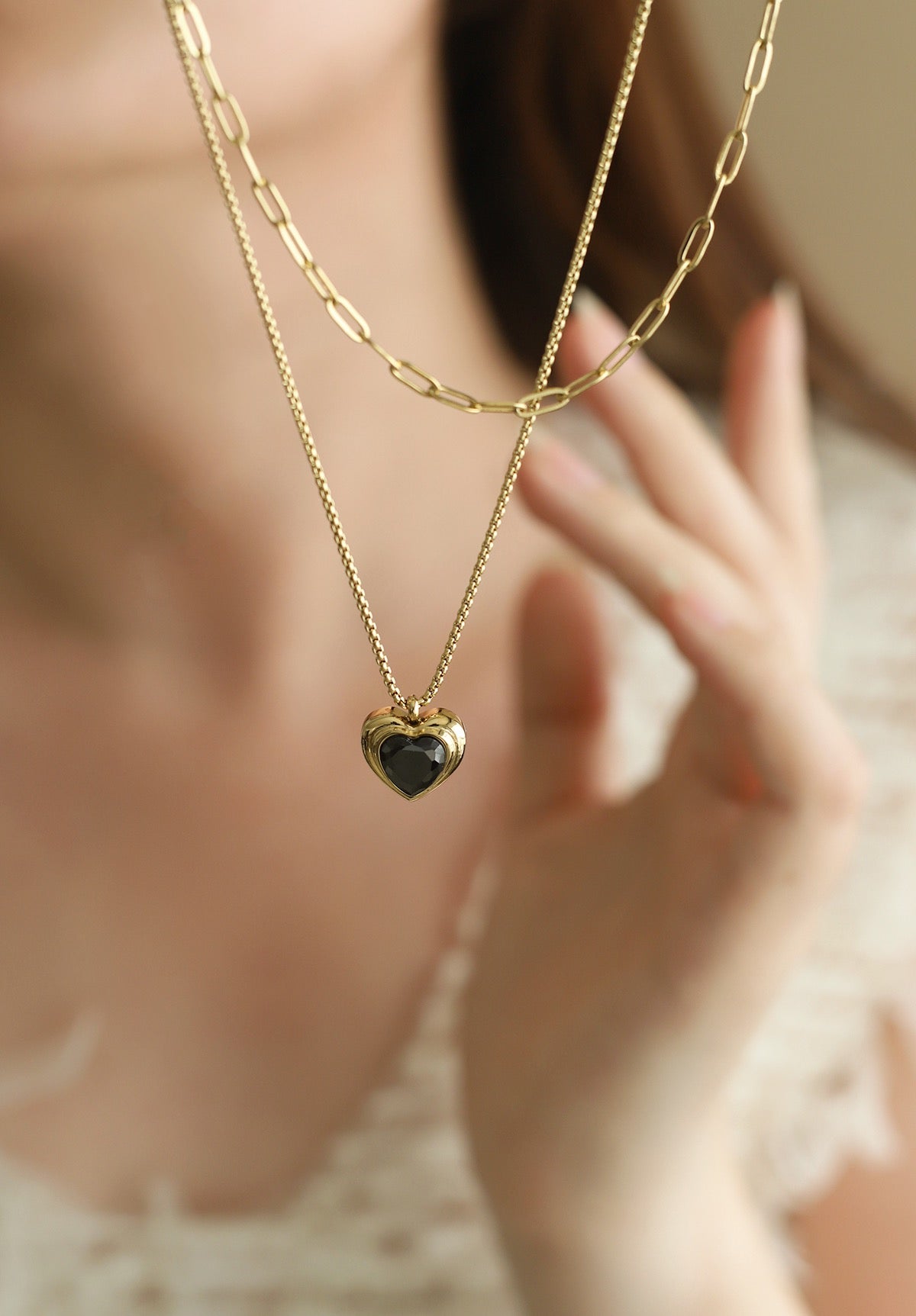 Colier Dublu „Inimă de Aur” cu Pandantiv Negru - Sentimente Gravate