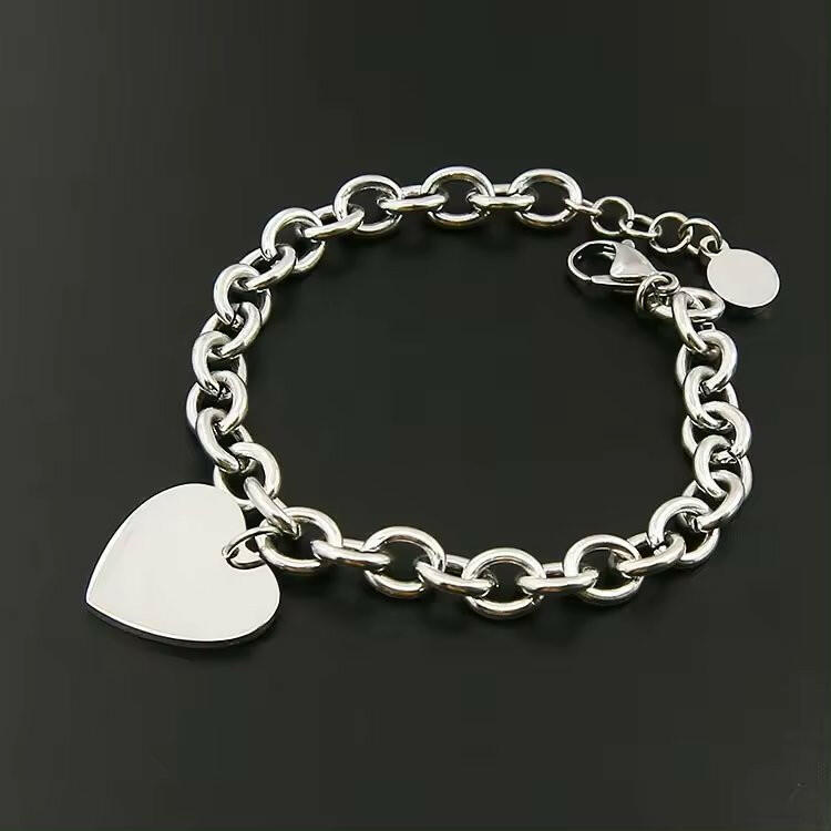 Bratara Argintie de dama cu inimioara personalizata - Sentimente Gravate