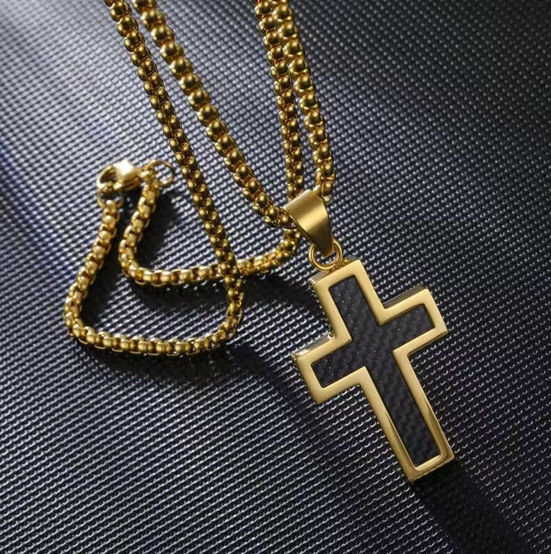 Cruce cu lant Placat cu Aur 18K cu fibra de carbon - Sentimente Gravate