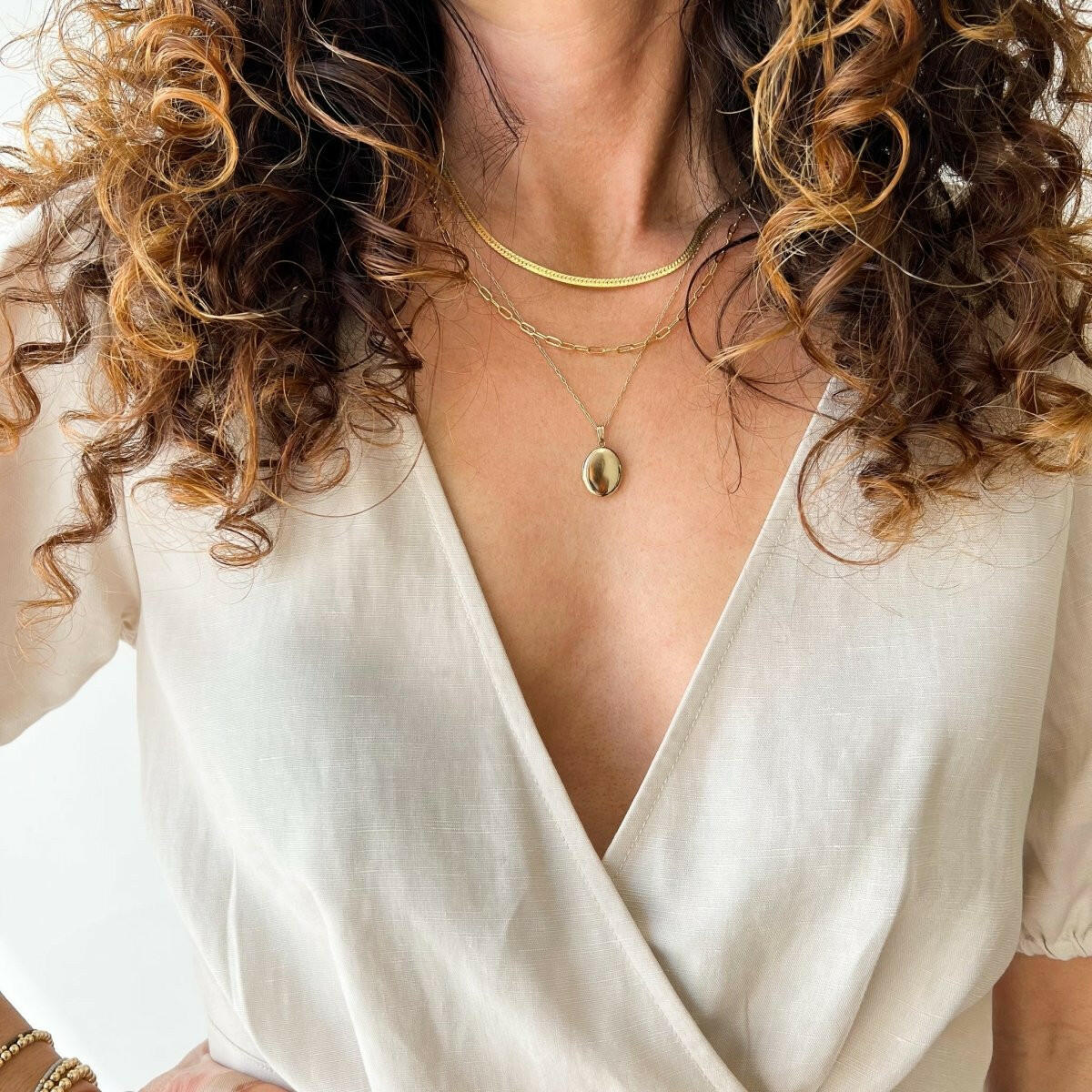 Pandantiv Oval Placat cu Aur 18K -cu poze in interior si mesaj personalizat Gravura + Cadou - Sentimente Gravate